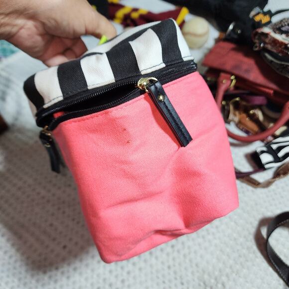 VICTORIA SECRETS NWT SECRET TRAVEL BAG - Picture 3 of 8